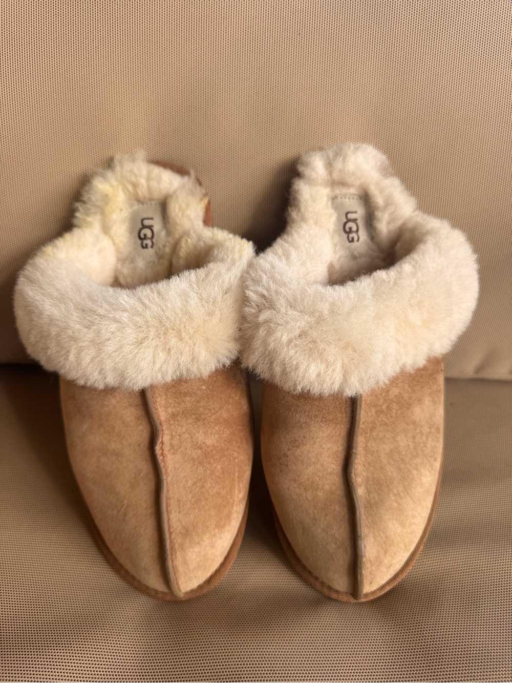 UGG Scuffette II 5661 Sand Suede Sheepskin Slippers Women’s Size 8
